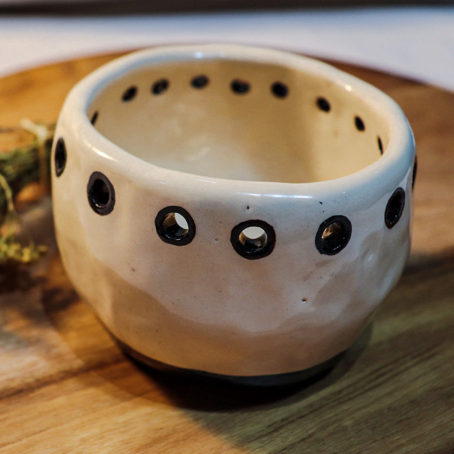 Black and ivory condiment bowl