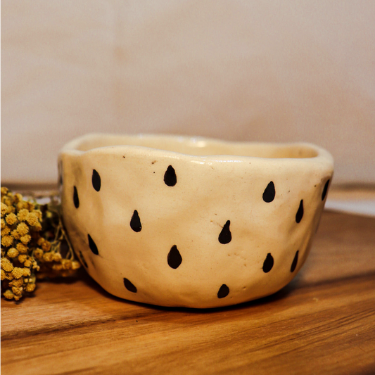 Black and ivory condiment bowl