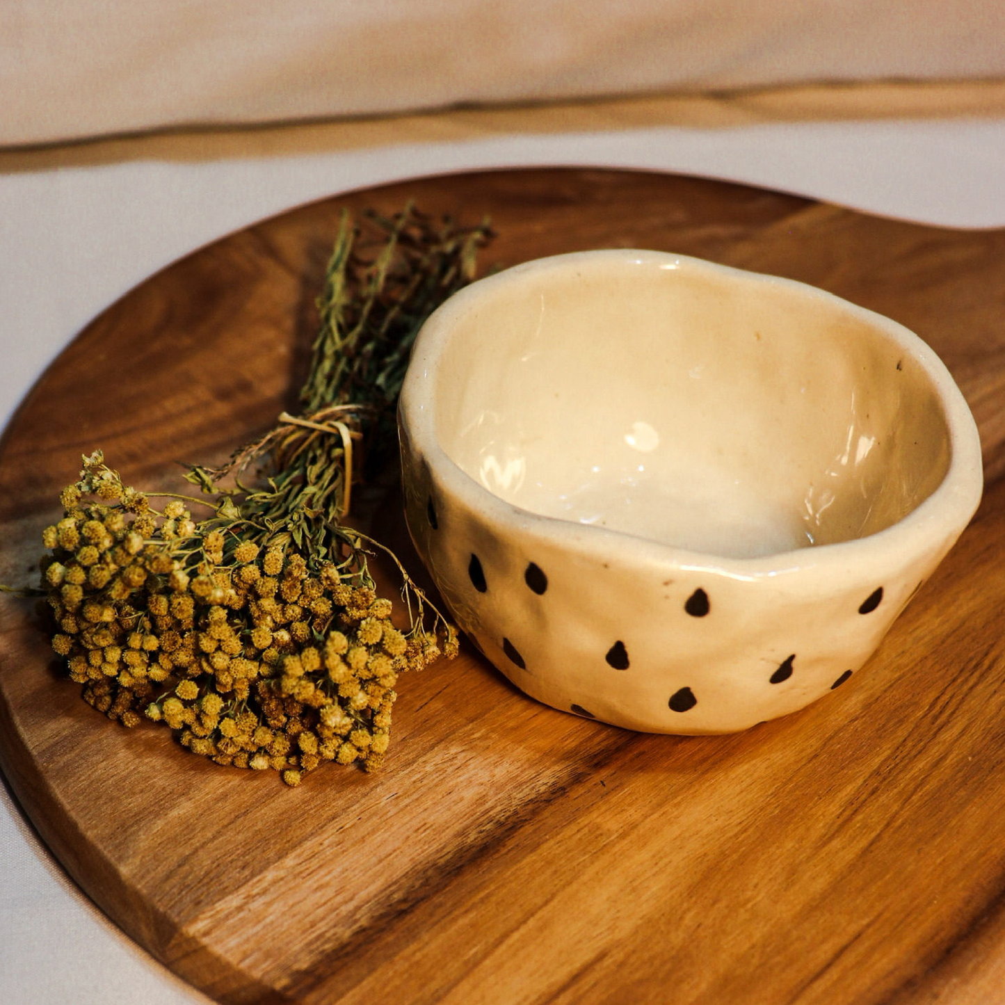 Black and ivory condiment bowl